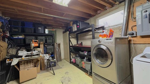 725 7 Avenue, Wainwright, AB - Indoor Photo Showing Laundry Room
