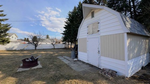 725 7 Avenue, Wainwright, AB - Outdoor