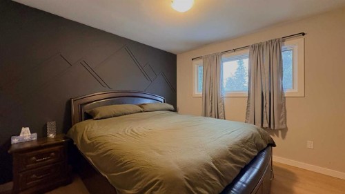 725 7 Avenue, Wainwright, AB - Indoor Photo Showing Bedroom