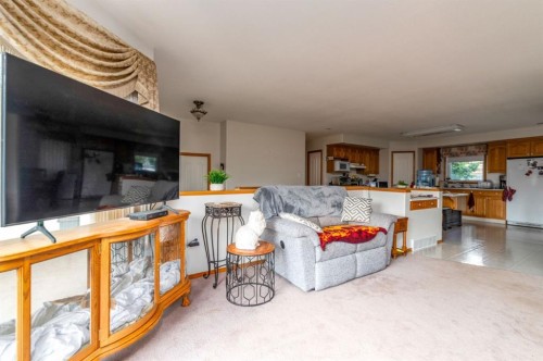 3401 64 Avenue, Lloydminster, AB - Indoor Photo Showing Living Room