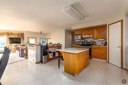 3401 64 Avenue, Lloydminster, AB - Indoor Photo Showing Kitchen