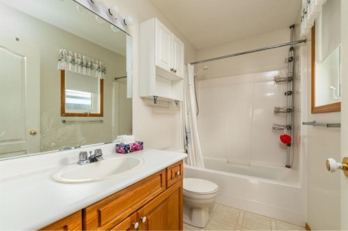 3401 64 Avenue, Lloydminster, AB - Indoor Photo Showing Bathroom