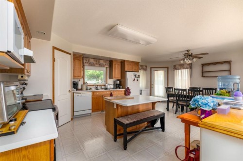 3401 64 Avenue, Lloydminster, AB - Indoor Photo Showing Kitchen