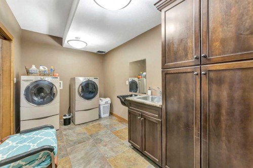 91 Sandy Beach Regional Park, Sandy Beach (Sask), SK - Indoor Photo Showing Laundry Room