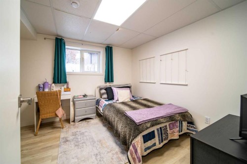 1021 20 Street Crescent, Wainwright, AB - Indoor Photo Showing Bedroom