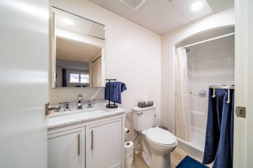 1021 20 Street Crescent, Wainwright, AB - Indoor Photo Showing Bathroom