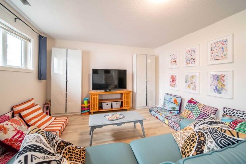 1021 20 Street Crescent, Wainwright, AB - Indoor Photo Showing Living Room
