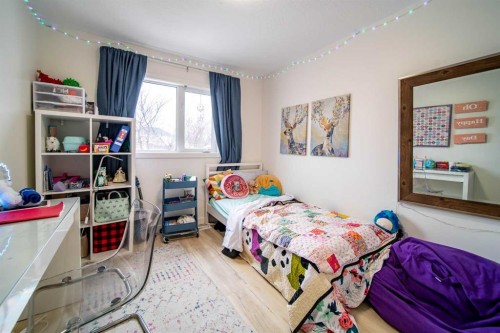 1021 20 Street Crescent, Wainwright, AB - Indoor Photo Showing Bedroom