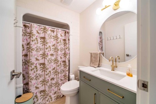 1021 20 Street Crescent, Wainwright, AB - Indoor Photo Showing Bathroom