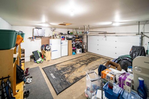 1021 20 Street Crescent, Wainwright, AB - Indoor Photo Showing Garage
