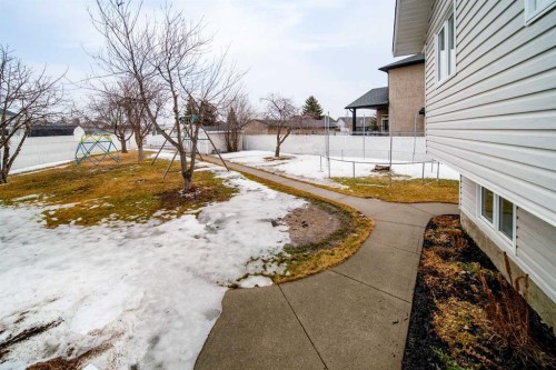 1021 20 Street Crescent, Wainwright, AB - Outdoor