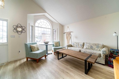1021 20 Street Crescent, Wainwright, AB - Indoor Photo Showing Living Room