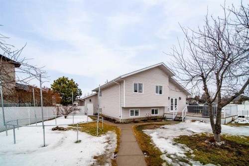 1021 20 Street Crescent, Wainwright, AB - Outdoor