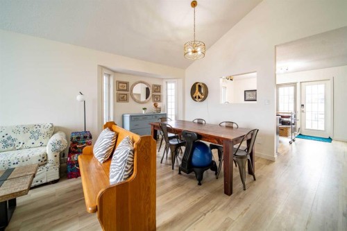 1021 20 Street Crescent, Wainwright, AB - Indoor Photo Showing Dining Room