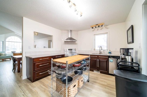 1021 20 Street Crescent, Wainwright, AB - Indoor Photo Showing Kitchen