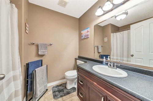 1701 52 Avenue, Lloydminster, AB - Indoor Photo Showing Bathroom
