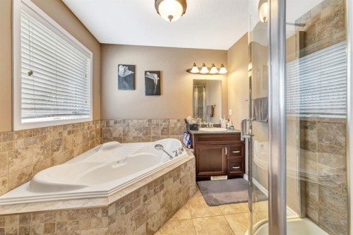 1701 52 Avenue, Lloydminster, AB - Indoor Photo Showing Bathroom
