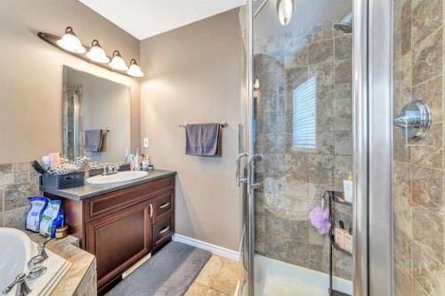 1701 52 Avenue, Lloydminster, AB - Indoor Photo Showing Bathroom
