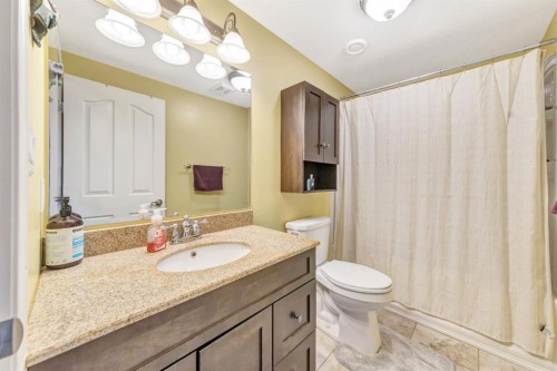 1701 52 Avenue, Lloydminster, AB - Indoor Photo Showing Bathroom