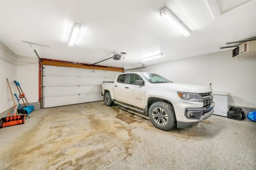 1701 52 Avenue, Lloydminster, AB - Indoor Photo Showing Garage