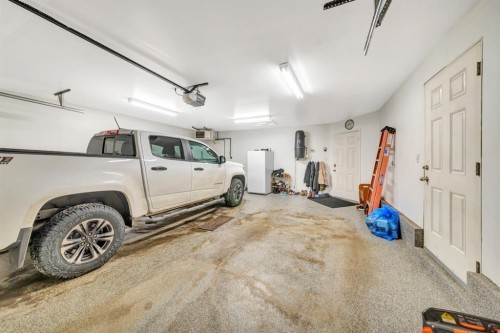 1701 52 Avenue, Lloydminster, AB - Indoor Photo Showing Garage