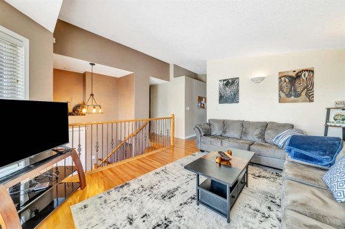 1701 52 Avenue, Lloydminster, AB - Indoor Photo Showing Living Room