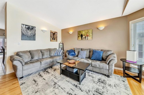 1701 52 Avenue, Lloydminster, AB - Indoor Photo Showing Living Room