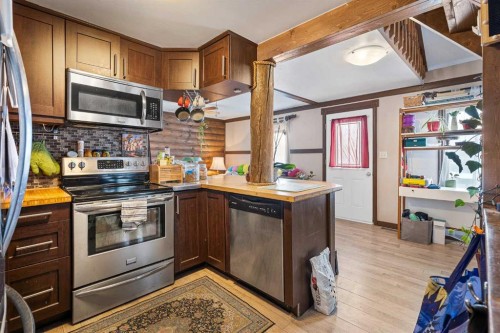 4802 49 Avenue, Kitscoty, AB - Indoor Photo Showing Kitchen
