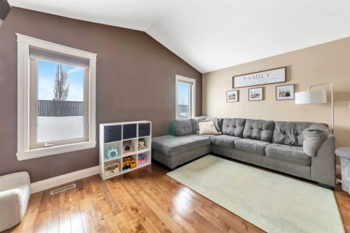 4112 74 Avenue, Lloydminster, AB - Indoor Photo Showing Living Room