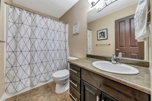 4112 74 Avenue, Lloydminster, AB - Indoor Photo Showing Bathroom
