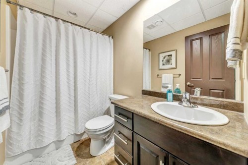 4112 74 Avenue, Lloydminster, AB - Indoor Photo Showing Bathroom