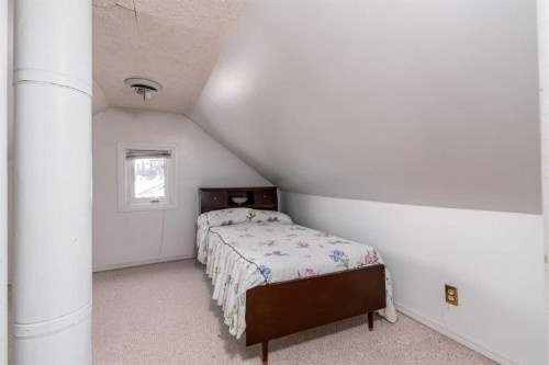 3402 49 Avenue, Lloydminster, AB - Indoor Photo Showing Bedroom