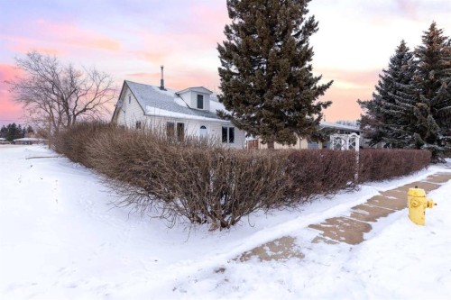 3402 49 Avenue, Lloydminster, AB - Outdoor