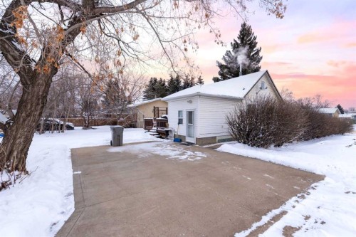 3402 49 Avenue, Lloydminster, AB - Outdoor