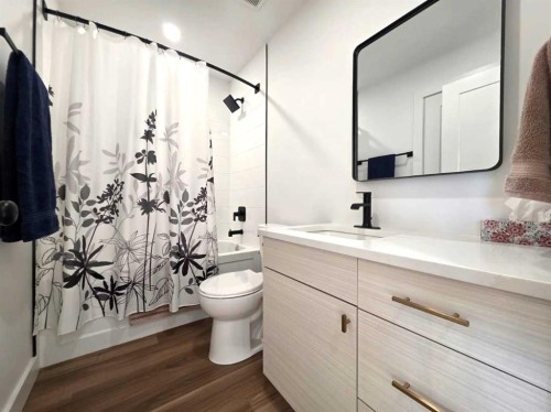 2713 11 Avenue, Wainwright, AB - Indoor Photo Showing Bathroom