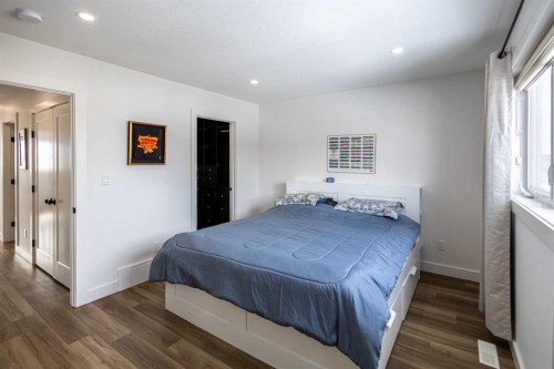 2713 11 Avenue, Wainwright, AB - Indoor Photo Showing Bedroom