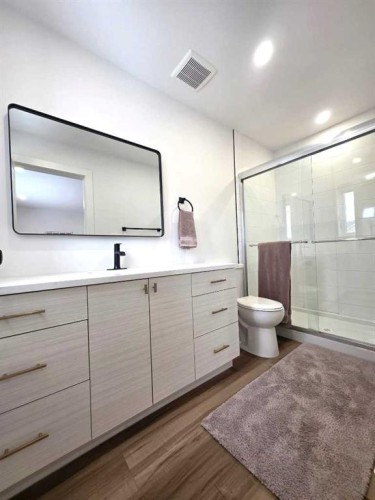 2713 11 Avenue, Wainwright, AB - Indoor Photo Showing Bathroom