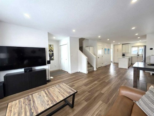 2713 11 Avenue, Wainwright, AB - Indoor Photo Showing Living Room