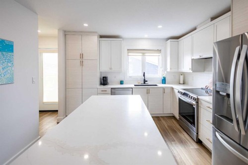 2713 11 Avenue, Wainwright, AB - Indoor Photo Showing Kitchen With Upgraded Kitchen