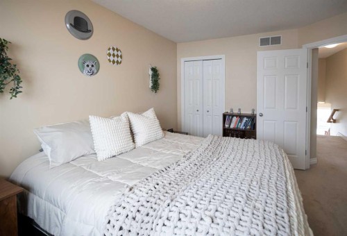 1-2602 11 Avenue, Wainwright, AB - Indoor Photo Showing Bedroom