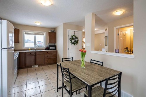 1-2602 11 Avenue, Wainwright, AB - Indoor Photo Showing Dining Room