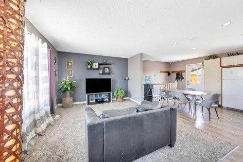 3109 47 Avenue, Lloydminster, SK - Indoor Photo Showing Living Room