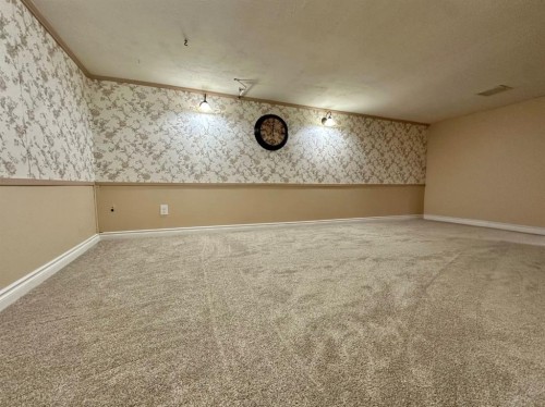 1217 4 Avenue, Wainwright, AB - Indoor Photo Showing Other Room