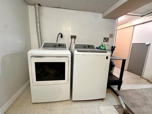 1217 4 Avenue, Wainwright, AB - Indoor Photo Showing Laundry Room