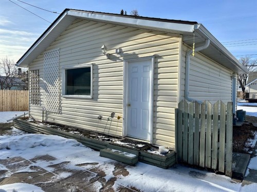 1217 4 Avenue, Wainwright, AB - Outdoor