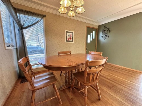 1217 4 Avenue, Wainwright, AB - Indoor Photo Showing Dining Room