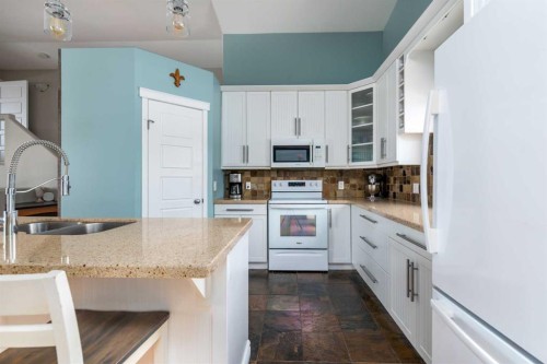 2912 65 Avenue Place, Lloydminster, AB - Indoor Photo Showing Kitchen With Double Sink