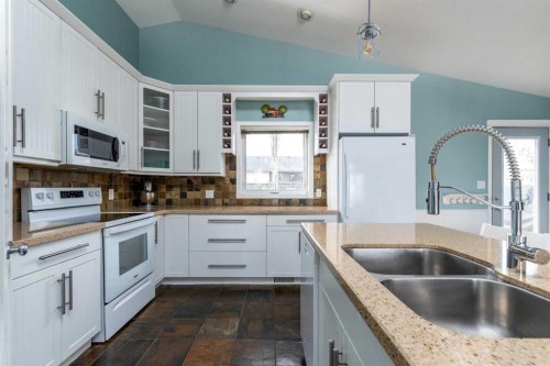 2912 65 Avenue Place, Lloydminster, AB - Indoor Photo Showing Kitchen With Double Sink