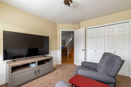 2912 65 Avenue Place, Lloydminster, AB - Indoor Photo Showing Living Room