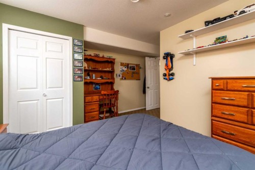 2912 65 Avenue Place, Lloydminster, AB - Indoor Photo Showing Bedroom